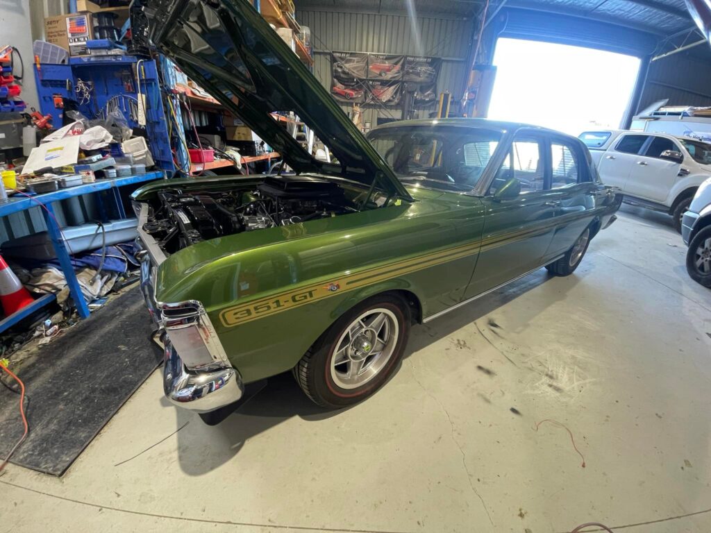 Aus Auto Air Conditioning custom kit 351 Ford GT